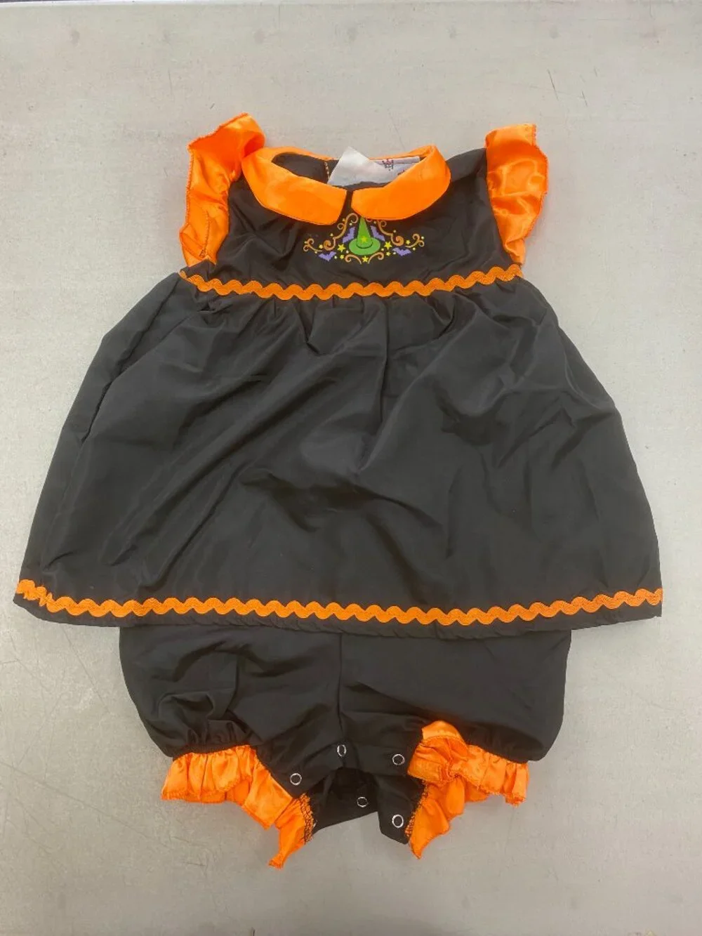 Wee Witch Infant Costume (Medium 12-18)
